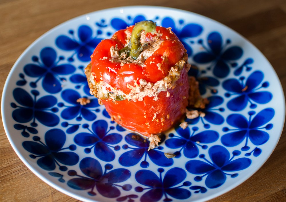 veckansvego fylld paprika serverad