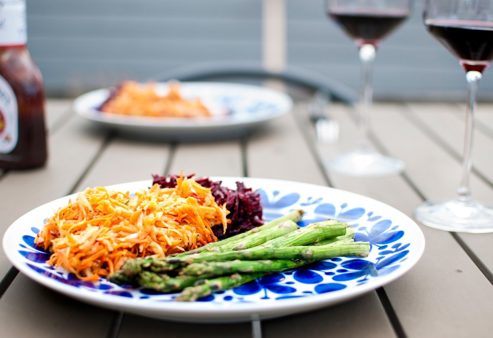 veckansvego marinerad råkost med grillad sparris