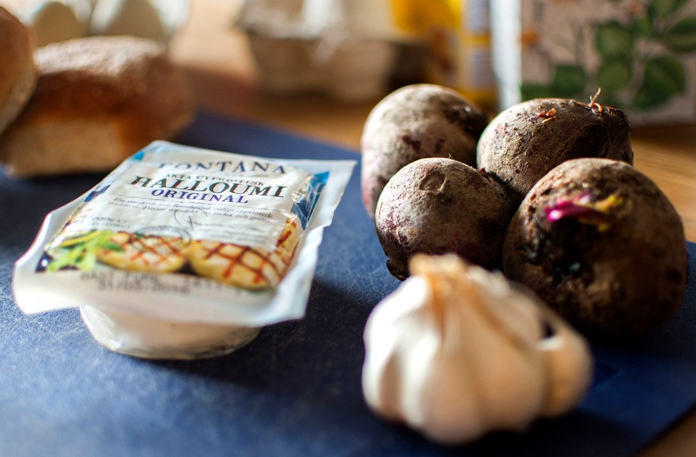 veckansvego rödbets- och halloumiburgare ingredienser