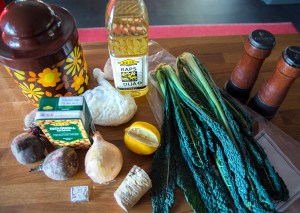 veckansvego-ingredienser-rodbetsris-m-gronkalssallad