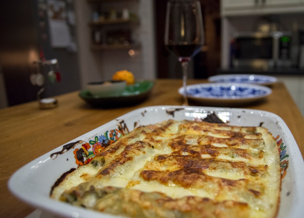veckansvego-fardig-fylld-canneloni-med-svamp-innan-servering